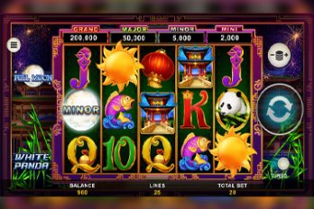 Full Moon: White Panda Slot Game Screenshot Image